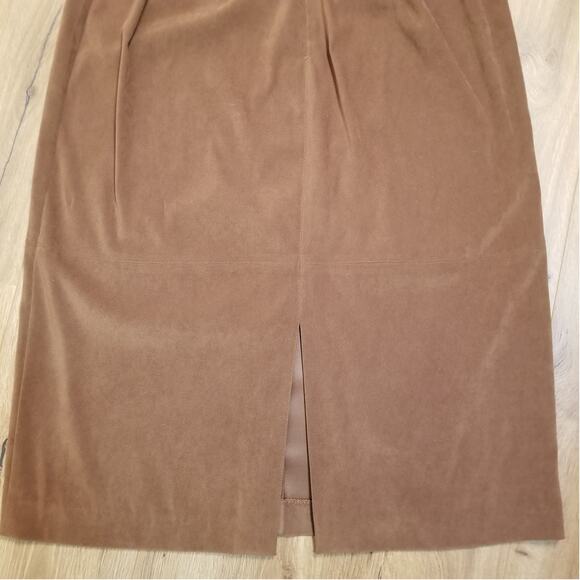 Dressbarn Brown Faux Suede Maxi Skirt Slit Center Back Elastic @ Waist Size 14W - Picture 4 of 7